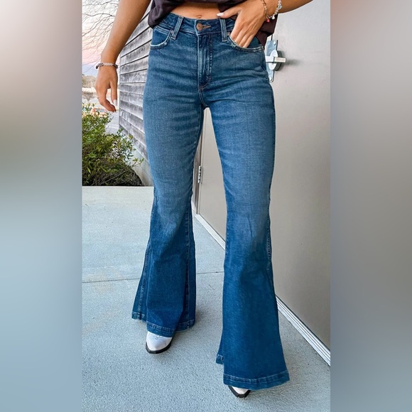 Wrangler Retro High Rise Trumpet Flare Jeans 26x30 Coastal Cowgirl Boho Western - Picture 11 of 12